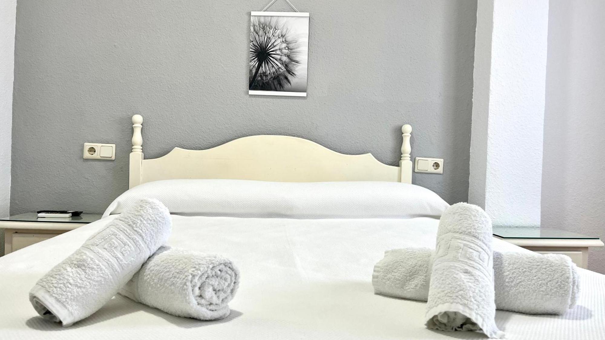 Hostal Carlos III Aldea Quintana 外观 照片